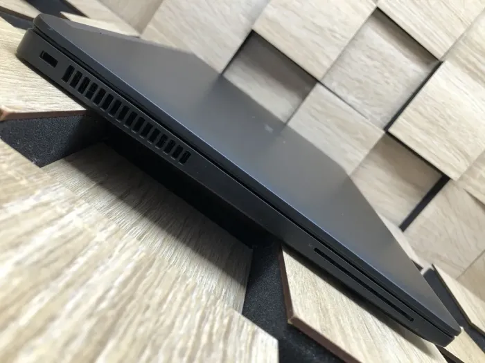 Ультрабук Dell Latitude E7470 / 14" (1920x1080) IPS / Intel Core i5-6300U (2 (4) ядра по 2.4 - 3.0 GHz) / 8 GB DDR4 / 256 GB SSD M.2 / Intel HD Graphics 520 / WebCam б/в - зображення 5