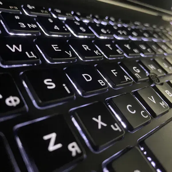 Ультрабук Б-клас Dell Latitude 5501 / 15.6" (1920x1080) IPS / Intel Core i5-9400H (4 (8) ядра по 2.5 - 4.3 GHz) / 16 GB DDR4 / 256 GB SSD / Intel UHD Graphics 630 / WebCam / SIM б/в - зображення 6