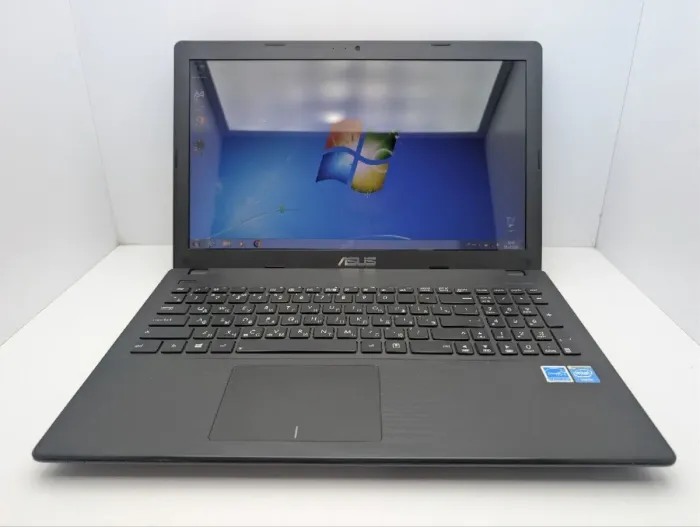 Ноутбук Asus X551C / 15.6" (1366x768) TN / Intel Celeron 1007U (2 ядра по 1.5 GHz) / 8 GB DDR3 / 320 GB HDD / Intel HD Graphics 2500 / WebCam / DVD-ROM б/в - зображення 2