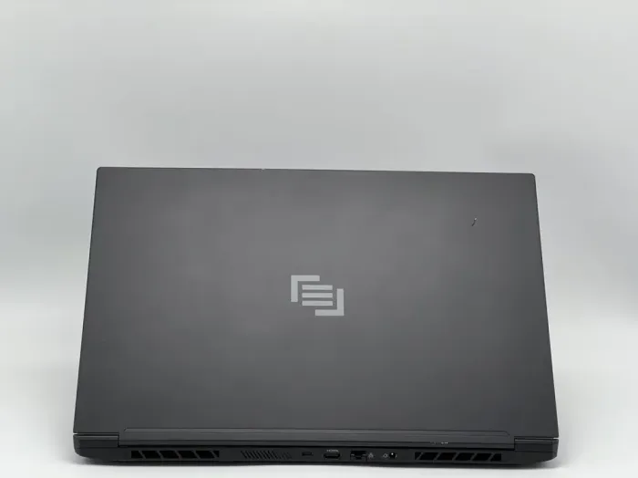 Ігровий ноутбук MainGear Vector Pro 2 MG-VCP2-17I3080T / 17.3" (2560x1440) IPS / Intel Core i9-12900H (14 (20) ядер по 3.8 - 5.0 GHz) / 32 GB DDR5 / 1472 GB SSD / nVidia GeForce RTX 3080 Ti, 16 GB GDDR6, 256-bit / WebCam б/в - зображення 5