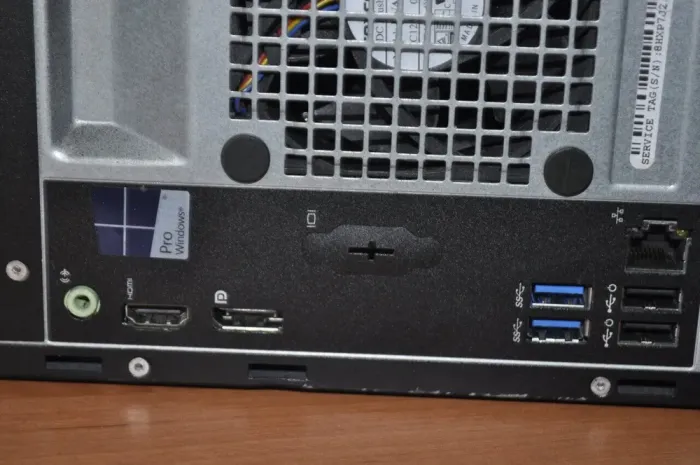 Комп'ютер Dell OptiPlex 3040 Tower / Intel Core i5-6500 (4 ядра по 3,2 - 3,6 ГГц) / 8 ГБ DDR3 / 500 ГБ HDD / Intel HD Graphics 530 / DVD-ROM / Windows 11 Pro б/в - зображення 9