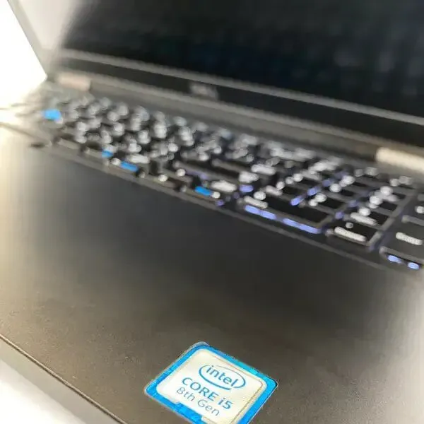 Ультрабук Б-клас Dell Latitude 5590 / 15.6" (1920x1080) IPS / Intel Core i5-8350U (4 (8) ядра по 1.7 - 3.6 GHz) / 16 GB DDR4 / 256 GB SSD / Intel UHD Graphics 620 / HDMI / SIM б/в - зображення 7