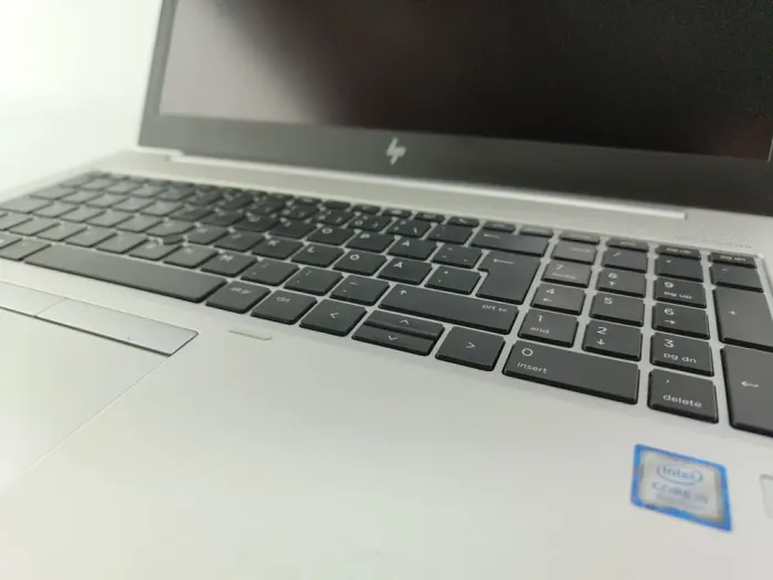 Ультрабук HP EliteBook 850 G6 / 15.6" (1920x1080) IPS / Intel Core i5-8265U (4 (8) ядра по 1.6 - 3.9 GHz) / 16 GB DDR4 / 240 GB SSD / Intel UHD Graphics 620 / WebCam б/в - зображення 3