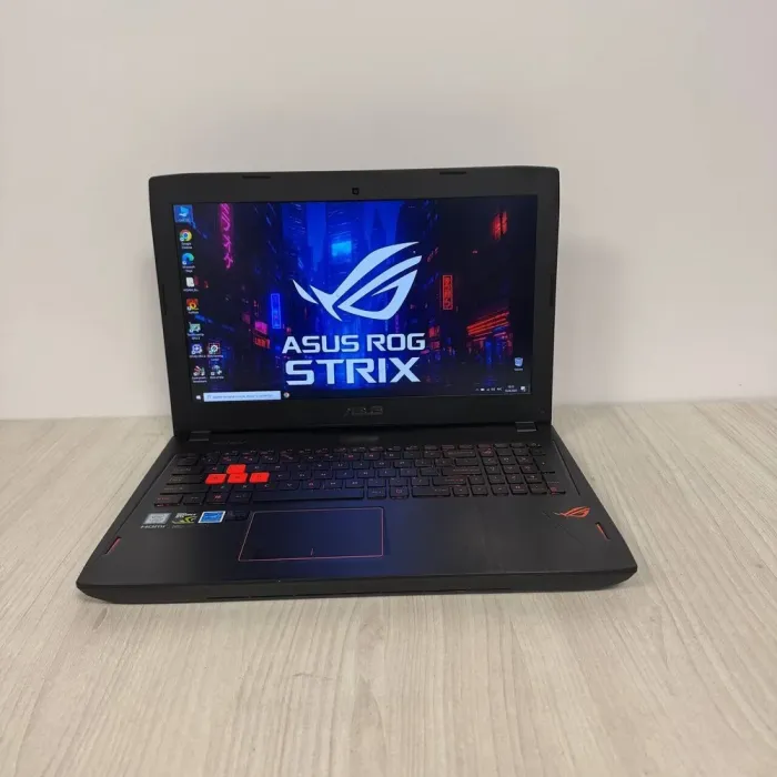 Ігровий ноутбук Б-класу Asus ROG Strix GL502VSK / 15.6" (1920x1080) IPS / Intel Core i7-7700HQ (4 (8) ядра по 2.8 - 3.8 GHz) / 16 GB DDR4 / 256 GB SSD NVMe / nVidia GeForce GTX 1070, 8 GB GDDR5, 256-bit / WebCam б/в - зображення 2