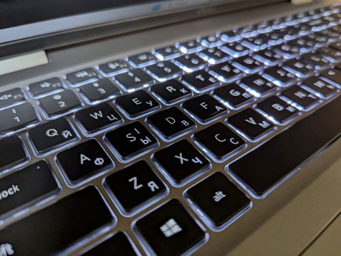 Ультрабук Dell Latitude 5520 / 15.6" (1920x1080) IPS Touch / Intel Core i7-1165G7 (4 (8) ядра по 2.8 - 4.7 GHz) / 24 GB DDR4 / 512 GB SSD / Intel Iris Xe Graphics / WebCam / TouchID / Windows 11 б/в - зображення 6