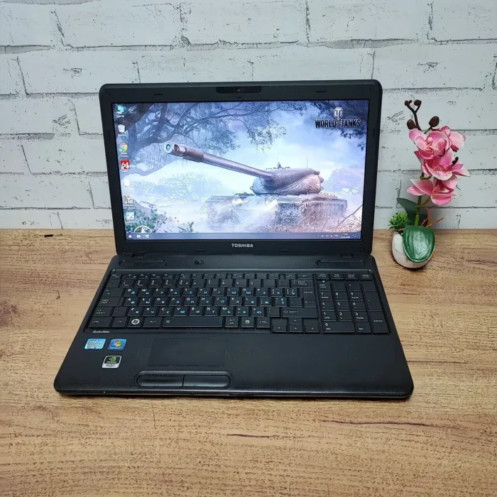 Ноутбук Б-клас Toshiba Satellite C660-25U / 15.6" (1366x768) TN / Intel Core i5-2430M (2 (4) ядра по 2.4 - 3.0 GHz) / 8 GB DDR3 / 256 GB SSD / nVidia GeForce 315M, 1 GB GDDR3, 64-bit / WebCam / DVD-ROM б/в - зображення 2