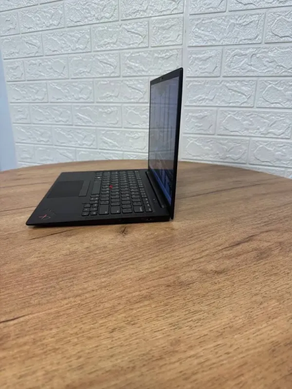 Ультрабук Lenovo ThinkPad X1 Carbon Gen 9 / 14" (1920x1200) IPS / Intel Core i7-1185G7 (4 (8) ядра по 3.0 - 4.8 GHz) / 16 GB DDR4 / 512 GB SSD / Intel Iris Xe Graphics / WebCam б/в - зображення 5