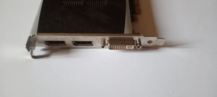 Дискретна відеокарта nVidia Quadro FX1800, 768 MB GDDR3, 192-bit/1x DVI, 2x DisplayPort б/в - зображення 4