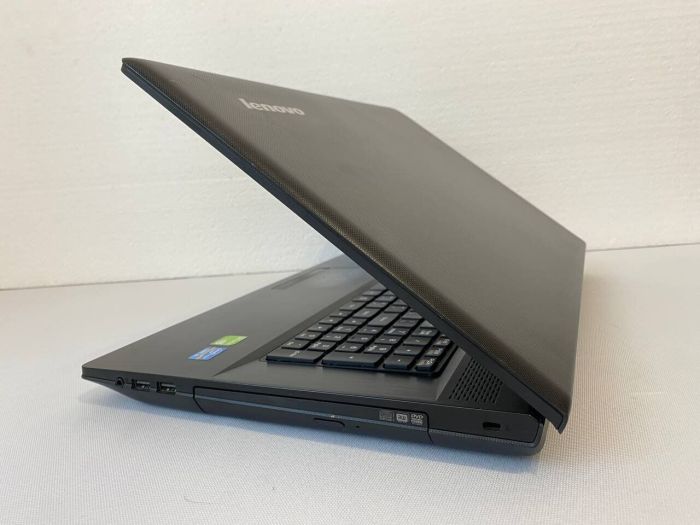 Ноутбук Б-клас Lenovo G700 / 17.3" (1600x900) TN / Intel Core i3-3110M (2 (4) ядра по 2.4 GHz) / 12 GB DDR3 / 240 GB SSD / nVidia GeForce GT 720M, 2 GB DDR3, 64-bit / WebCam / DVD-RW / HDMI б/в - зображення 6