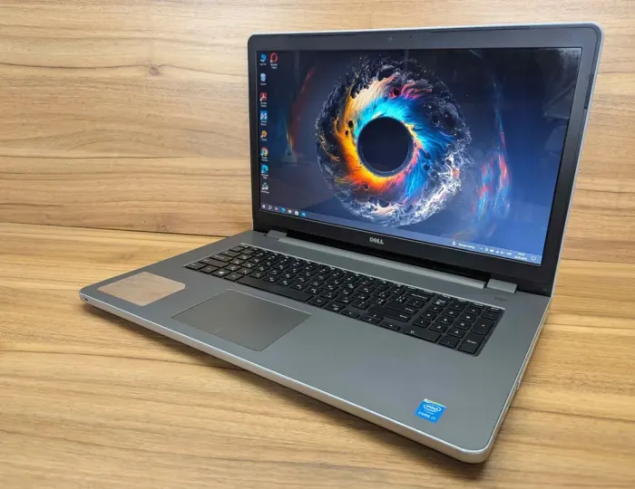 Ноутбук Dell Inspiron 5758 / 17.3" (1600x900) TN / Intel Core i7-5500U (2 (4) ядра по 2.4 - 3.0 GHz) / 8 GB DDR3 / 480 GB SSD / Intel HD Graphics 5500 / WebCam / Windows 10 б/в - зображення 5