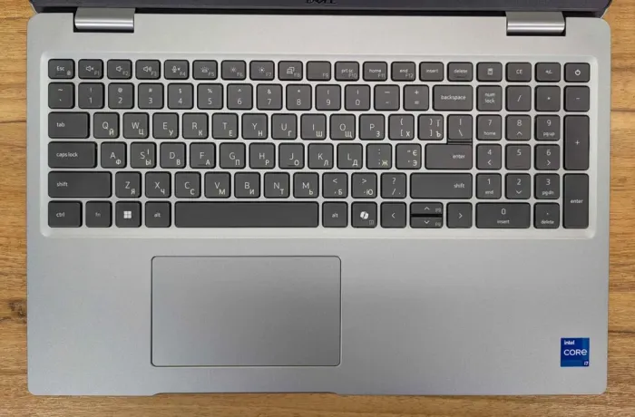 Ультрабук Dell Latitude 5530 / 15.6" (1920x1080) IPS / Intel Core i7-1265U (10 (12) ядер по 3.6 - 4.8 GHz) / 32 GB DDR4 / 512 GB SSD / nVidia GeForce MX550, 2 GB GDDR6, 64-bit / WebCam / Windows 11 б/в - зображення 3