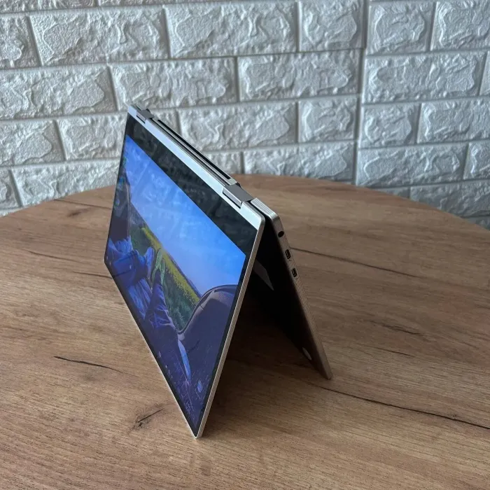 Ультрабук-трансформер Samsung NP930MBE-K05US / 13.3" (1920x1080) IPS Touch / Intel Core i7-8565U (4 (8) ядра по 1.8 - 4.6 GHz) / 16 GB DDR4 / 256 GB SSD / Intel UHD Graphics / WebCam б/в - зображення 8