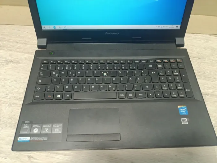 Ноутбук Б-клас Lenovo IdeaPad B50-30 / 15.6" (1366x768) TN / Intel Celeron N2840 (2 ядра по 2.16 - 2.58 GHz) / 4 GB DDR3 / 320 GB HDD / Intel HD Graphics / WebCam б/в - зображення 3