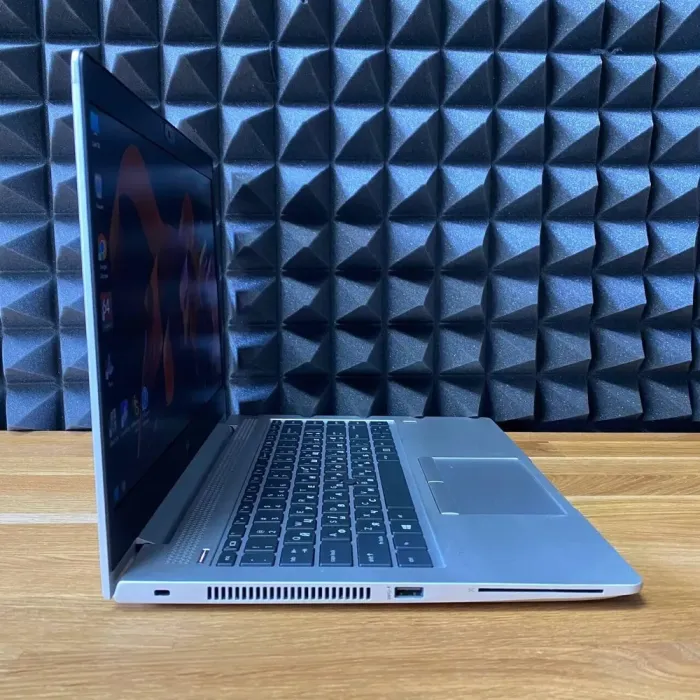 Ультрабук HP EliteBook 745 G5 / 14" (1920x1080) TN / AMD Ryzen 5 Pro 2500U (4 (8) ядра по 2.0 - 3.6 GHz) / 8 GB DDR4 / 256 GB SSD / AMD Radeon Vega 8 Graphics / WebCam б/в - зображення 3