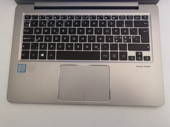 Ультрабук Б-класс Asus ZenBook UX330C / 13.3" IPS / Core m3-7Y30 (2(4) ядра по 1-2.6 GHz) / 8GB DDR4 / 256GB SSD / HD Graphics 615 / WebCam б/в - зображення 3