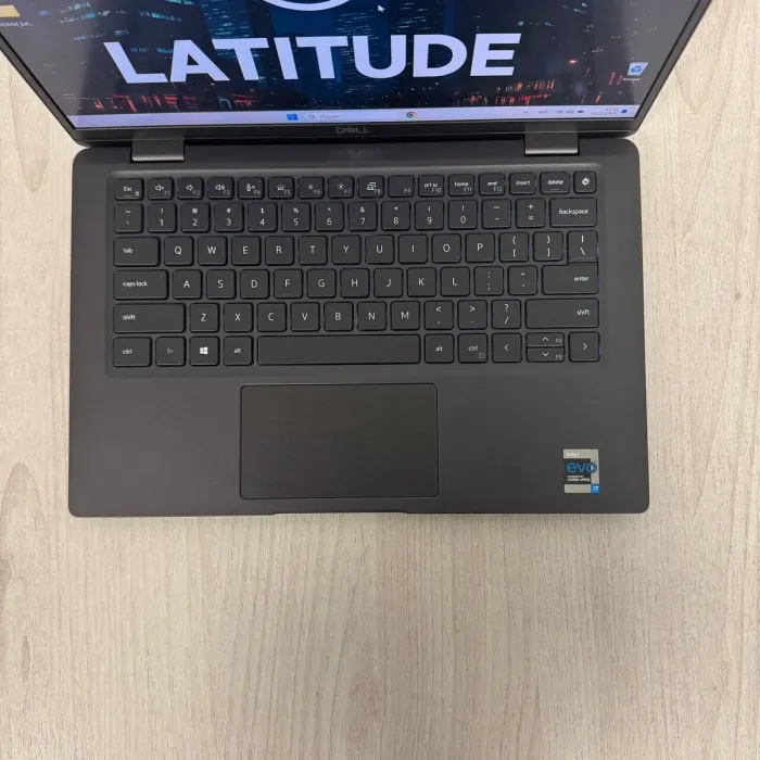 Ультрабук Dell Latitude 7320 / 13.3" (1920x1080) IPS / Intel Core i7-1185G7 (4 (8) ядра по 3.0 - 4.8 GHz) / 16 GB DDR4 / 250 GB SSD / Intel Iris Xe Graphics / WebCam б/в - зображення 3