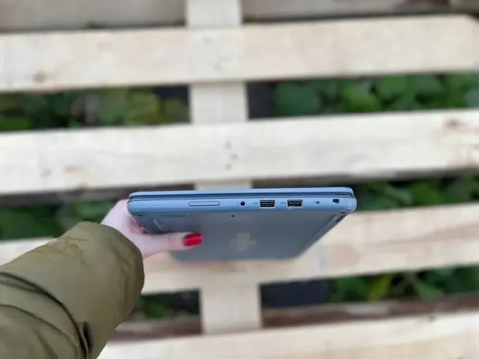 Нетбук Dell Latitude 3120 / 11.6" (1366x768) TN / Intel Pentium Silver N6000 (4 ядра по 1.1 - 3.3 GHz) / 8 GB DDR4 / 128 GB SSD M.2 / Intel UHD Graphics / WebCam / Windows 10 Pro б/в - зображення 4