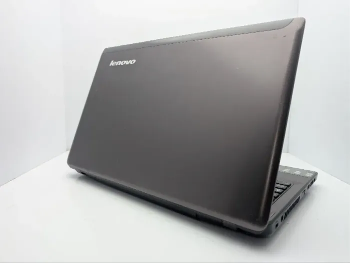 Ноутбук Lenovo IdeaPad Z575 / 15.6" (1366x768) TN / AMD A4-3300M (2 ядра по 1.9 - 2.5 GHz) / 8 GB DDR3 / 500 GB HDD / AMD Radeon Graphics 6480G / WebCam / DVD-ROM б/в - зображення 8