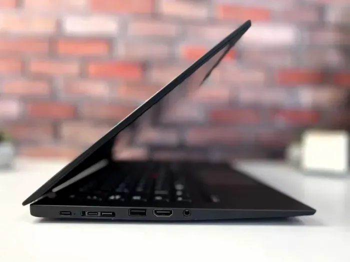 Ультрабук Lenovo ThinkPad T14s Gen 1 / 14" (1920x1080) IPS / Intel Core i5-10210U (4 (8) ядра по 1.6 - 4.2 GHz) / 16 GB DDR4 / 512 GB SSD M.2 / Intel UHD Graphics / WebCam б/в - зображення 4