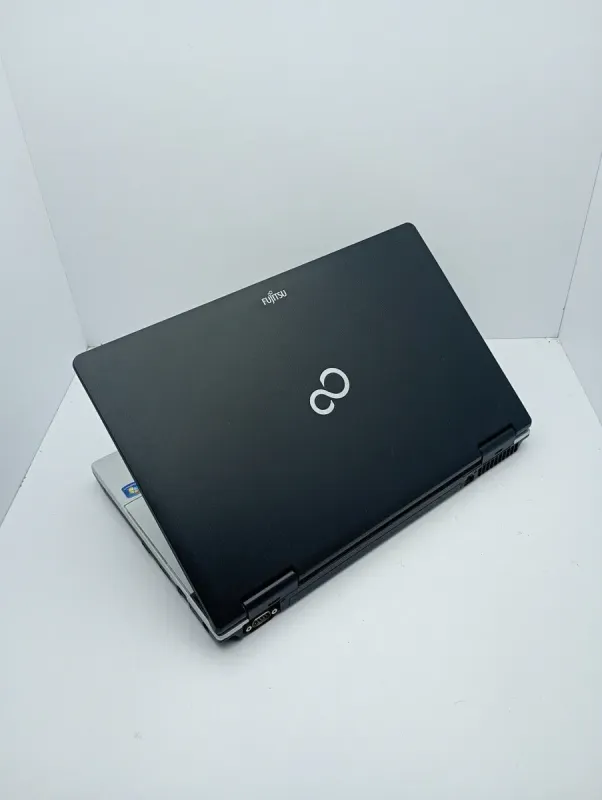 Ноутбук Fujitsu LifeBook E751 / 15.6’’ (1366x768) TN / Intel Core i5-2520M (2 (4) ядра по 2.5 - 3.2 GHz)/ 6 GB DDR3 / 500 GB HDD / Intel HD Graphics 3000 / WebCam б/в - зображення 8