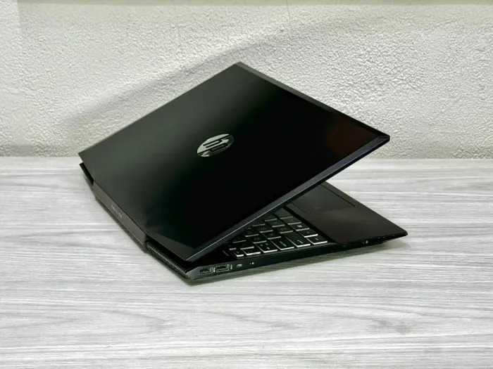 Ігровий ноутбук Б-клас HP Pavilion Gaming 15-cx0073nw / 15.6" (1920x1080) IPS / Intel Core i5-8300H (4 (8) ядра по 2.3 - 4.0 GHz) / 8 GB DDR4 / 256 GB SSD M.2 / nVidia GeForce GTX 1050 Ti, 4 GB GDDR5, 128-bit / WebCam / Win 11 Home б/в - зображення 5