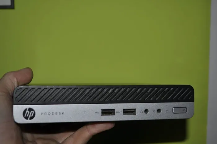 Неттоп HP ProDesk 400 G3 Mini PC USFF / Intel Core i5-7500T (4 ядра по 2.7 - 3.3 GHz) / 32 GB DDR4 / 1000 GB SSD / Intel HD Graphics 630 / Windows 11 Pro + Блок живлення б/в - зображення 2