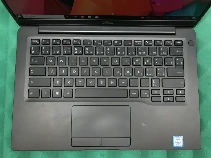 Ультрабук Б-клас Dell Latitude 7400 / 14" (1920x1080) IPS / Intel Core i5-8365U (4 (8) ядра по 1.6 - 4.1 GHz) / 16 GB DDR4 / 256 GB SSD M.2 / Intel UHD Graphics 620 / WebCam / USB 3.1 / HDMI / Windows 10 б/в - зображення 4