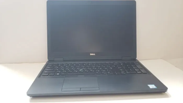 Мобільна робоча станція Б-класу Dell Precision 3520 / 15,6" (1920x1080) IPS / Intel Xeon E3-1505M v6 (4 (8) ядра по 3.0 - 4.0 GHz) / 16 GB DDR4 / 512 GB SSD M.2 / nVidia Quadro M620, 2 GB GDDR5, 128-bit / WebCam б/в - зображення 2