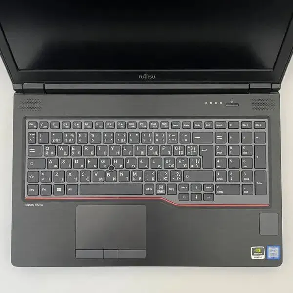 Мобільна робоча станція Б-клас Fujitsu Celsius H780 / 15.6" (1920x1080) IPS / Intel Core i7-8750H (6 (12) ядер по 2.2 - 4.1 GHz) / 32 GB DDR4 / 512 GB SSD / nVidia Quadro P600, 4 GB GDDR5, 128-bit / WebCam / HDMI б/в - зображення 3