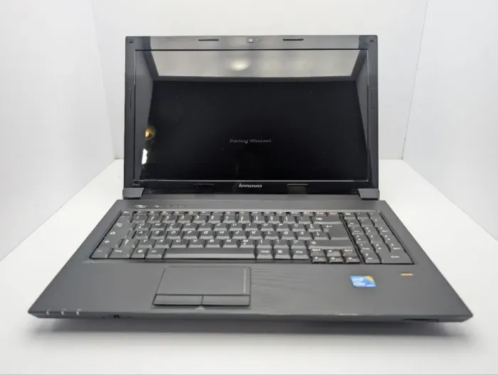 Ноутбук Lenovo B560 / 15.6" (1366x768) TN / Intel Core i3-380M (2 (4) ядра по 2.5 GHz) / 6 GB DDR3 / 320 GB HDD / Intel HD Graphics / WebCam / DVD-ROM б/в - зображення 3