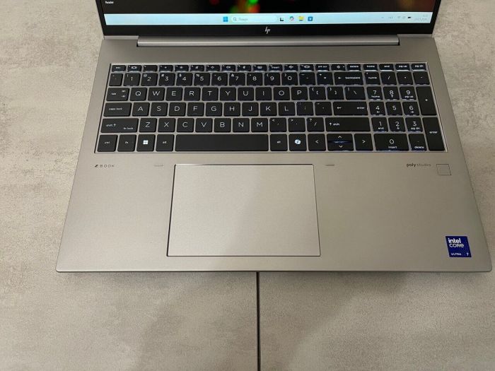 Мобільна робоча станція HP ZBook Firefly 16 G11 / 16" (1920x1200) IPS / Intel Core Ultra 7 155H (16 (22) ядер по 1,4 - 4,8 ГГц) / 16 ГБ DDR5 / 512 ГБ SSD M.2 / Intel Arc Graphics / Сканер відбитків пальців / Веб-камера б/в - зображення 4