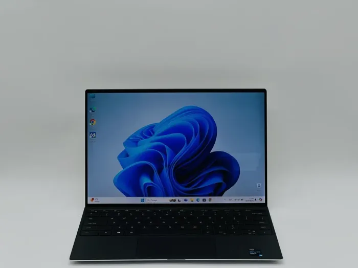 Ультрабук Dell XPS 13 9310 / 13.4" (3840x2400) IPS Touch / Intel Core i5-1135G7 (4 (8) ядра по 2.4 - 4.2 GHz) / 8 GB DDR4 / 960 GB SSD / Intel Iris Xe Graphics / WebCam б/в - зображення 2