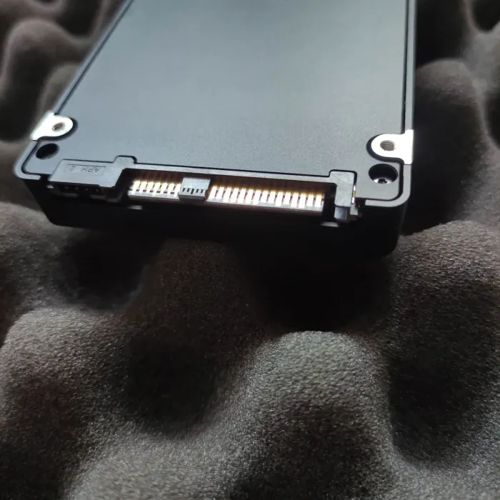 Твердотільний накопичувач SSD Samsung SM1633 / 2.5" / 800 GB / SAS 12G / 3 DWPD б/в - зображення 5