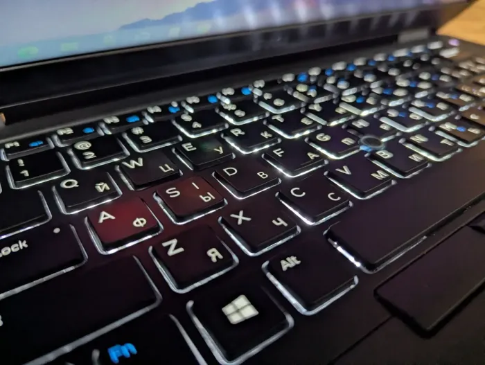 Ноутбук Dell Latitude E5470 / 14" (1920x1080) IPS / Intel Core i5-6300U (2 (4) ядра по 2.4 - 3.0 GHz) / 8 GB DDR4 / 256 GB SSD / Intel HD Graphics 520 / WebCam / Windows 10 б/в - зображення 6