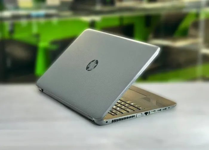 Ноутбук HP 255 G5 / 15.6" (1366x768) TN / AMD A6-7310 (4 ядра по 2.0 - 2.4 GHz) / 8 GB DDR3 / 128 GB SSD / AMD Radeon R4 Graphics / WebCam / Win 10 Pro б/в - зображення 4