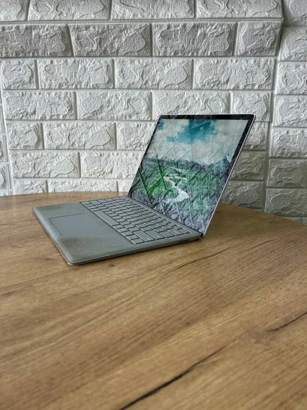Ультрабук Б-клас Microsoft Surface Laptop 2 / 13.5" (2256x1504) IPS Touch / Intel Core i5-8350U (4 (8) ядра по 1.7 - 3.6 GHz) / 8 GB DDR3 / 128 GB SSD / Intel UHD Graphics 620 / WebCam б/в - зображення 5