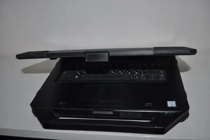 Захищений ноутбук Б-клас Dell Latitude 5414 Rugged / 14" (1366x768) TN / Intel Core i5-6300U (2 (4) ядра по 2.4 - 3.0 GHz) / 8 GB DDR4 / 240 GB SSD / Intel HD Graphics 520 / Windows 11 Pro б/в - зображення 9