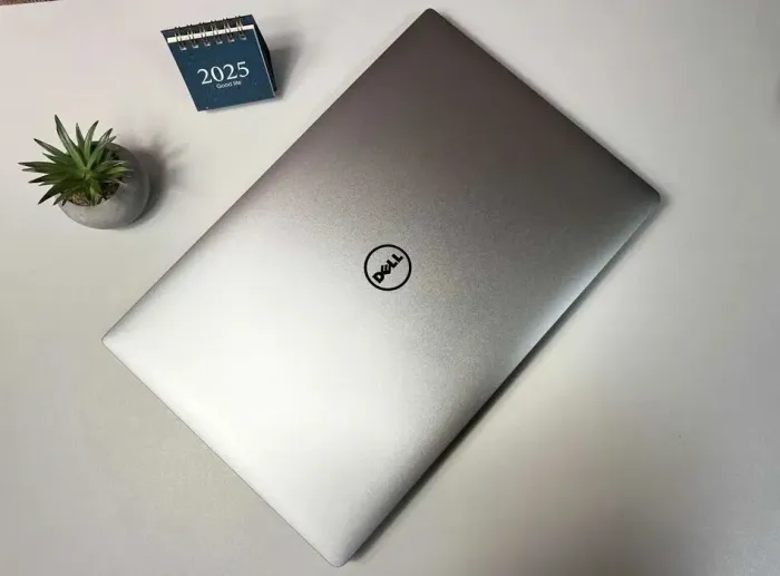 Мобільна робоча станція Dell Precision 5520 / 15.6" (1920x1080) IPS / Intel Core i7-7820HQ (4 (8) ядра по 2.9 - 3.9 GHz) / 32 GB DDR4 / 512 GB SSD / nVidia Quadro M1200, 4 GB GDDR5, 128-bit / WebCam б/в - зображення 3