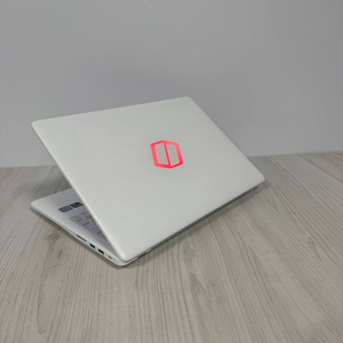 Ігровий ноутбук Samsung Odyssey NP800G5H-X02US White / 15.6" (1920x1080) IPS / Intel Core i7-7700HQ (4 (8) ядра по 2.8 - 3.8 GHz) / 8 GB DDR4 / 256 GB SSD NVMe / nVidia GeForce GTX 1050, 4 GB GDDR5, 128-bit / WebCam б/в - зображення 6