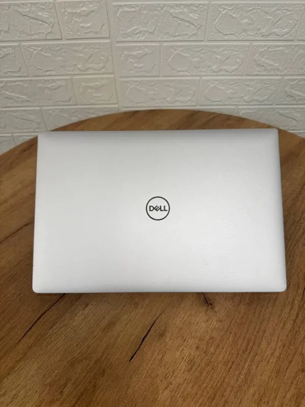 Ультрабук Dell XPS 15 9570 / 15.6" (1920x1080) IPS / Intel Core i7-11850H (8 (16) ядер по 2.1 - 4.8 GHz) / 16 GB DDR4 / 256 GB SSD / Intel UHD Graphics / WebCam б/в - зображення 3