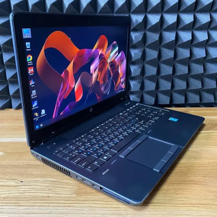 Мобільна робоча станція HP ZBook 15 G1 / 15.6" (1920x1080) TN / Intel Core i5-4330M (2 (4) ядра по 2.8 - 3.5 GHz) / 16 GB DDR3 / 360 GB SSD / nVidia Quadro K1100M, 1 GB GDDR5, 128-bit / WebCam б/в - зображення 3