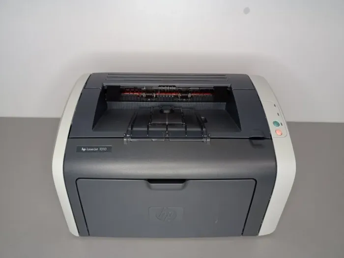 Принтер HP LaserJet 1010 / лазерний монохромний друк / 600x600 dpi / A4 / 12 стор. хв / USB 2.0 б/в - зображення 2