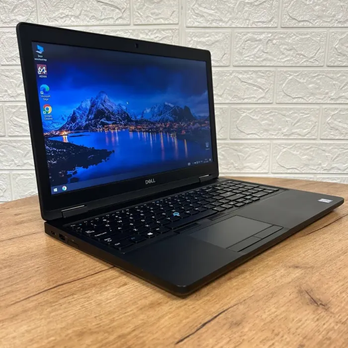 Ультрабук Б-клас Dell Latitude 5591 / 15.6" (1366x768) TN / Intel Core i5-8400H (4 (8) ядра по 2.5 - 4.2 GHz) / 8 GB DDR4 / 256 GB SSD NVMe / Intel UHD Graphics 630 / WebCam б/в - зображення 4