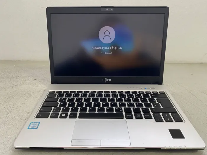 Ультрабук Б-клас Fujitsu LifeBook S936 / 13.3" (1920x1080) IPS / Intel Core i5-6200U (2 (4) ядра по 2.3 - 2.8 GHz) / 8 GB DDR4 / 128 GB SSD / Intel HD Graphics 520 / WebCam б/в - зображення 2