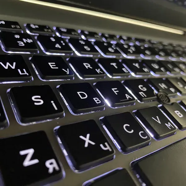 Ультрабук Б-клас Dell Latitude 5510 / 15.6" (1920x1080) IPS / Intel Core i7-10610U (4 (8) ядра по 1.8 - 4.9 GHz) / 16 GB DDR4 / 256 GB SSD / Intel UHD Graphics / WebCam / SIM б/в - зображення 6