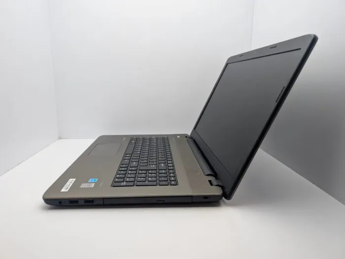 Ноутбук Medion Akoya E7416 / 17.3" (1600x900) TN / Intel Core i5-5200U (2 (4) ядра по 2.2 - 2.7 GHz) / 8 GB DDR3 / 128 GB SSD / Intel HD Graphics 5500 / WebCam / АКБ не тримає б/в - зображення 6