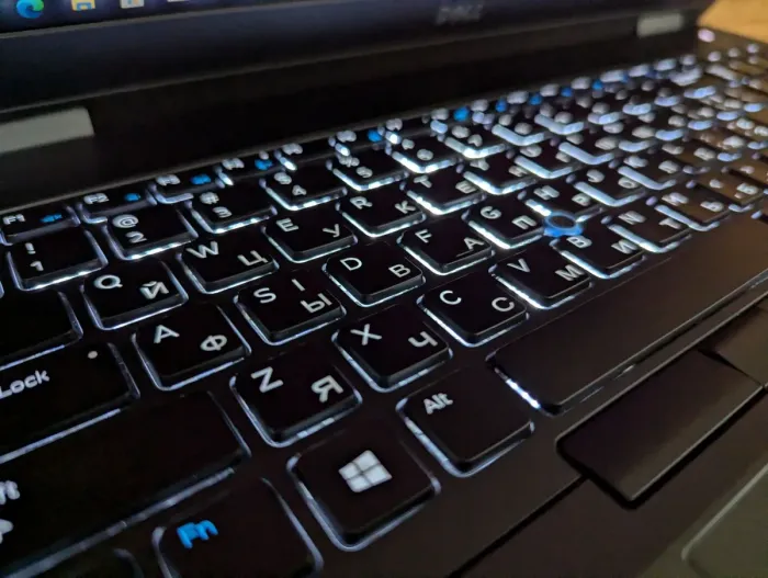 Ноутбук Dell Latitude E5570 / 15.6" (1920x1080) IPS / Intel Core i5-6300U (2 (4) ядра по 2.4 - 3.0 GHz) / 8 GB DDR4 / 240 GB SSD / Intel HD Graphics 520 / WebCam / Windows 10 б/в - зображення 6