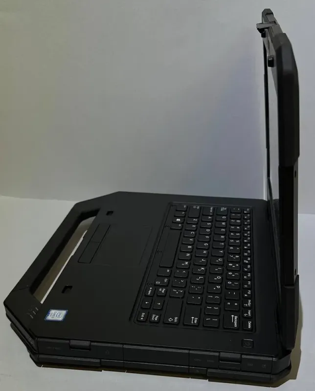 Захищений ноутбук Б-класу Dell Latitude 5414 Rugged / 14" (1366x768) TN / Intel Core i5-6300U (2 (4) ядра по 2,4 - 3,0 ГГц) / 8 ГБ DDR4 / 256 ГБ SSD / Intel HD Graphics 520 / WebCam / Win 11 Pro б/в - зображення 5