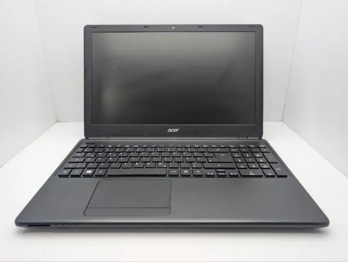 Ноутбук Acer Aspire E1-530 / 15.6" (1366x768) TN / Intel Pentium 2117U (2 ядра по 1.8 GHz) / 8 GB DDR3 / 320 GB HDD / Intel HD Graphics / WebCam / DVD-ROM б/в - зображення 3