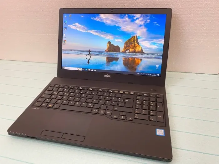 Ноутбук Fujitsu LifeBook A557 / 15.6" (1920x1080) IPS / Intel Core i5-7200U (2 (4) ядра по 2.5 - 3.1 GHz) / 8 GB DDR4 / 250 GB SSD / Intel HD Graphics 620 / WebCam / DVD-ROM б/в - зображення 3